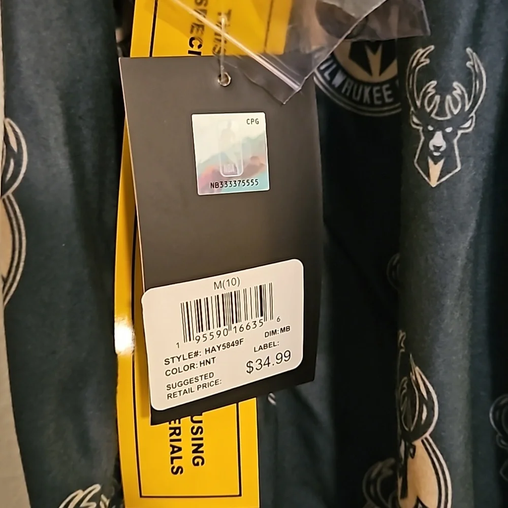 COPY - NWT Milwaukee Bucks boys pajamas set sz. M 10 Giannis Antetokounmpo NBA